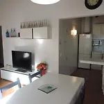 Cerca De La Playa 아파트